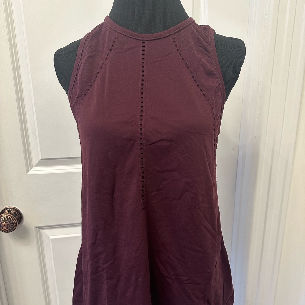 Athleta Foothills Semi Fitted Tank Top Cabernet Burgundy Medium Athletic Shirt